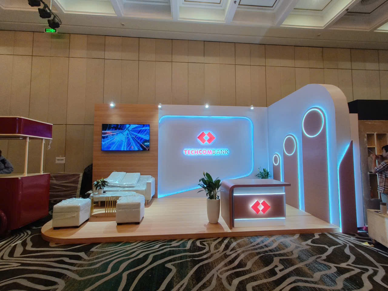 Thi công booth tư vấn Techcombank