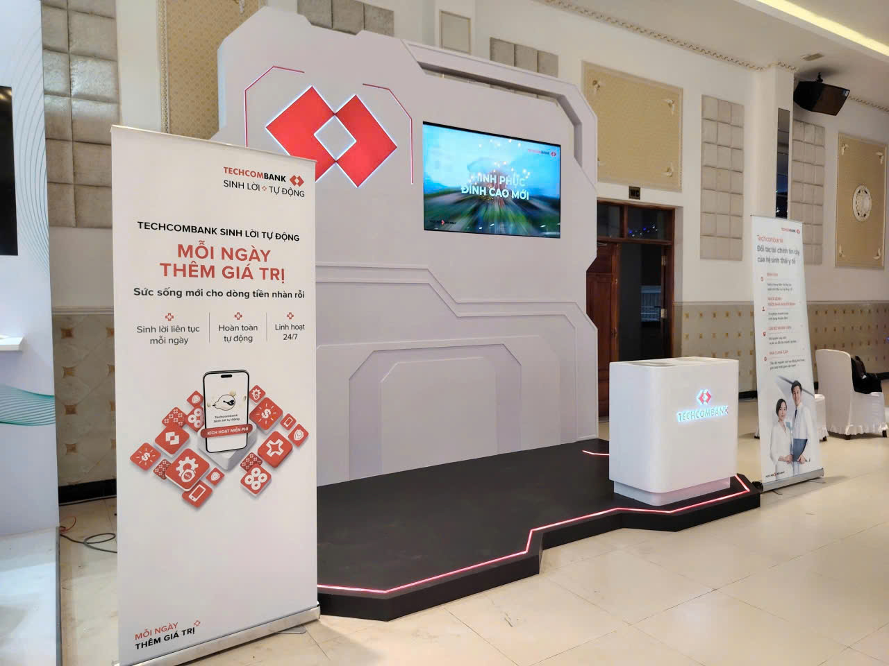 Thi công Booth triển lãm Techcombank - WOW Production
