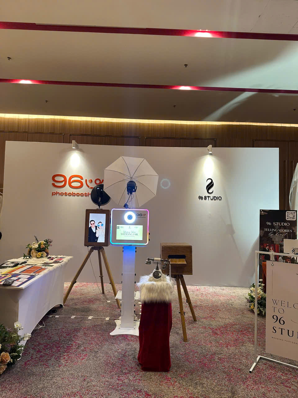 Setup quầy chụp hình lấy liền 96 Studio