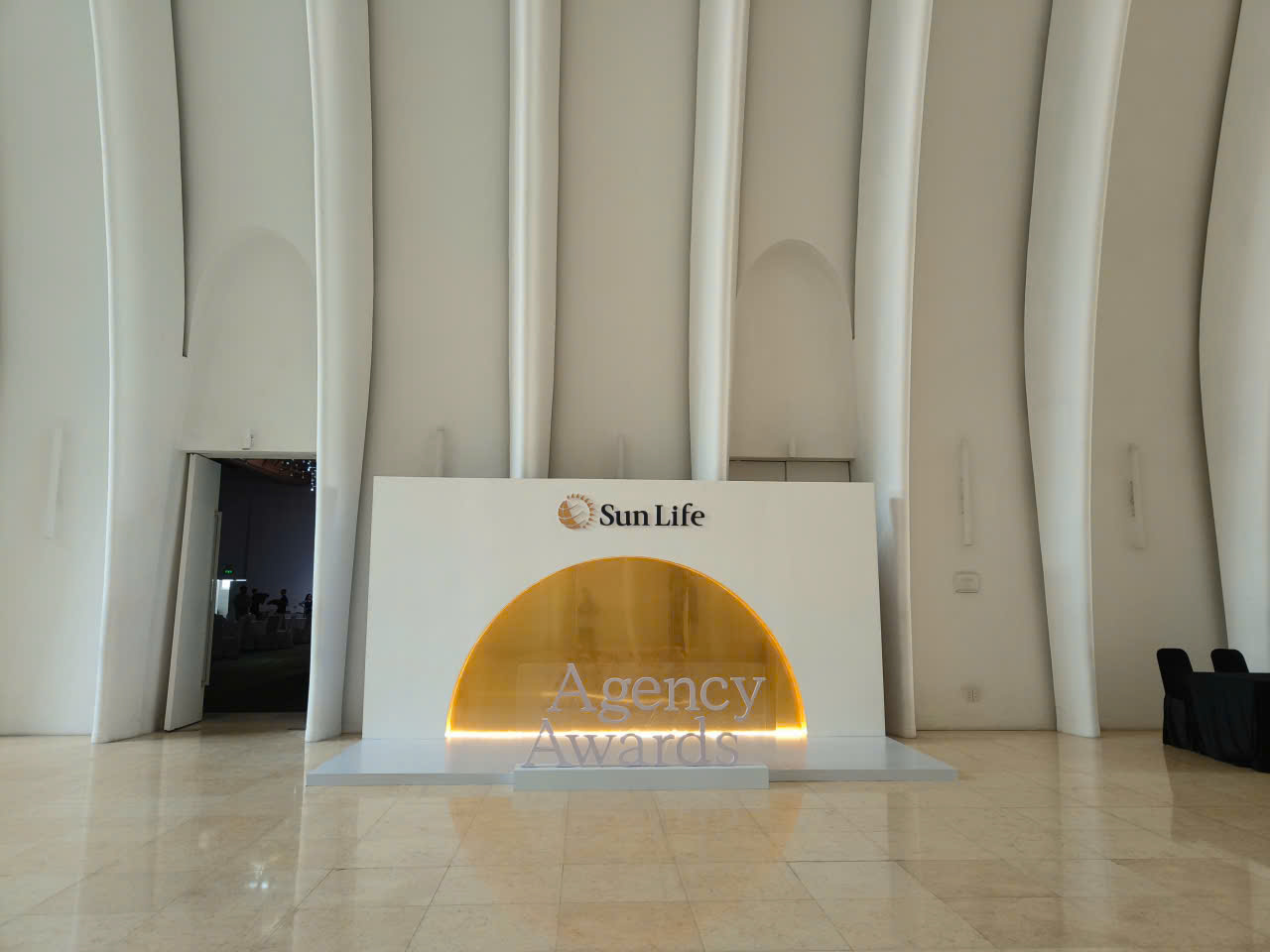 Thi công backdrop 3D Sun Life Agency Awards