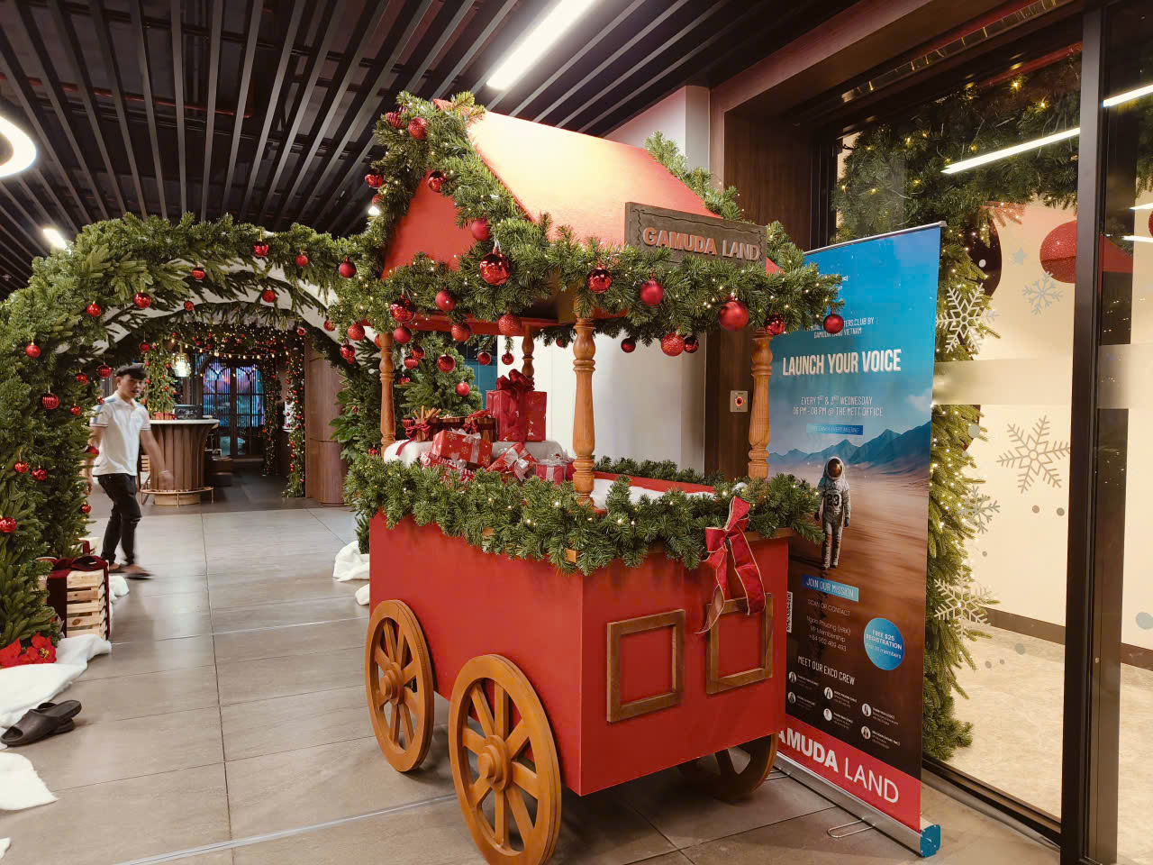 Xe quà Giáng sinh Gamuda Land